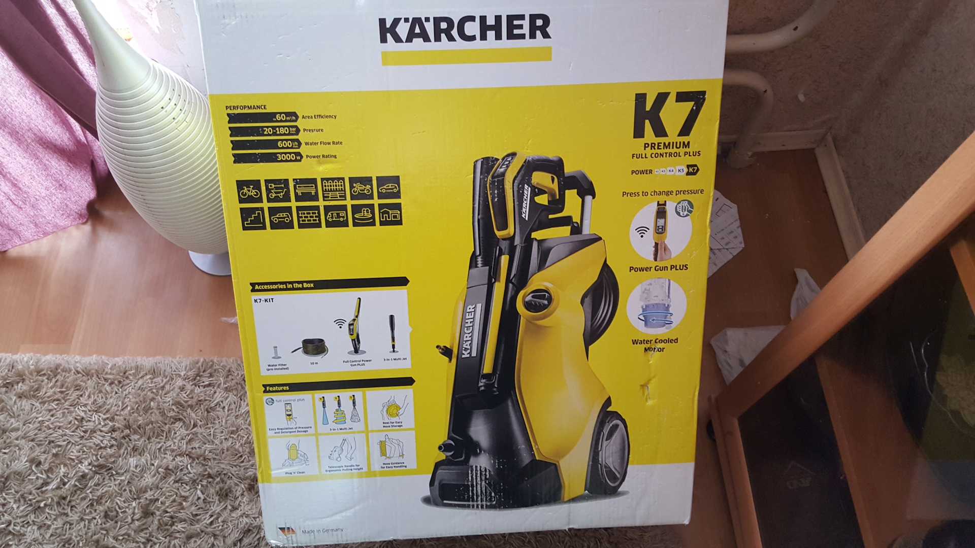 Karcher fc 7 signature line. Керхер прикол. Керхер к 7 фулл контроль плюс выход на шланг. К7 Керхер положение в работе.