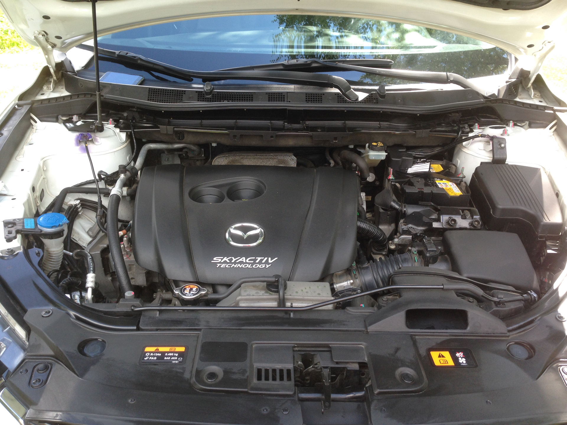Мазда сх5 двигатель 2. Mazda CX 5 под капотом. Моторный отсек Мазда сх5. Под капотом Мазда сх9 2.5. Mazda 5 под капотом.
