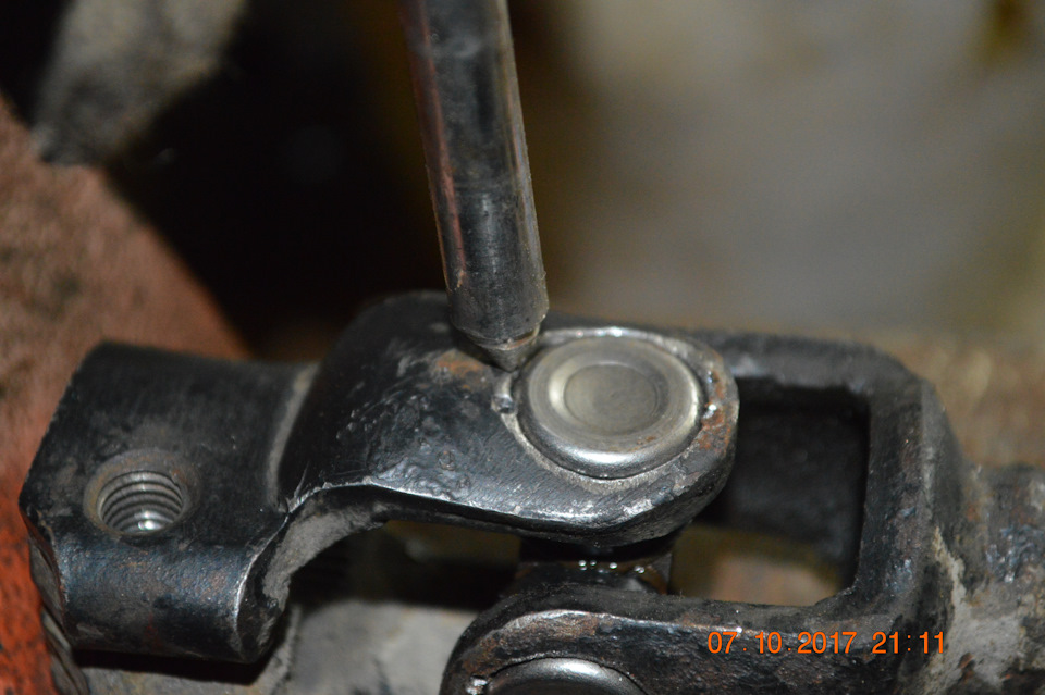 крестовина рулевого вала 2115. крестовина рулевого кардана газель. как снять рулевую крестовину. крестовина рулевого кардана форд транзит 1993. рулевой карданчик 2110.