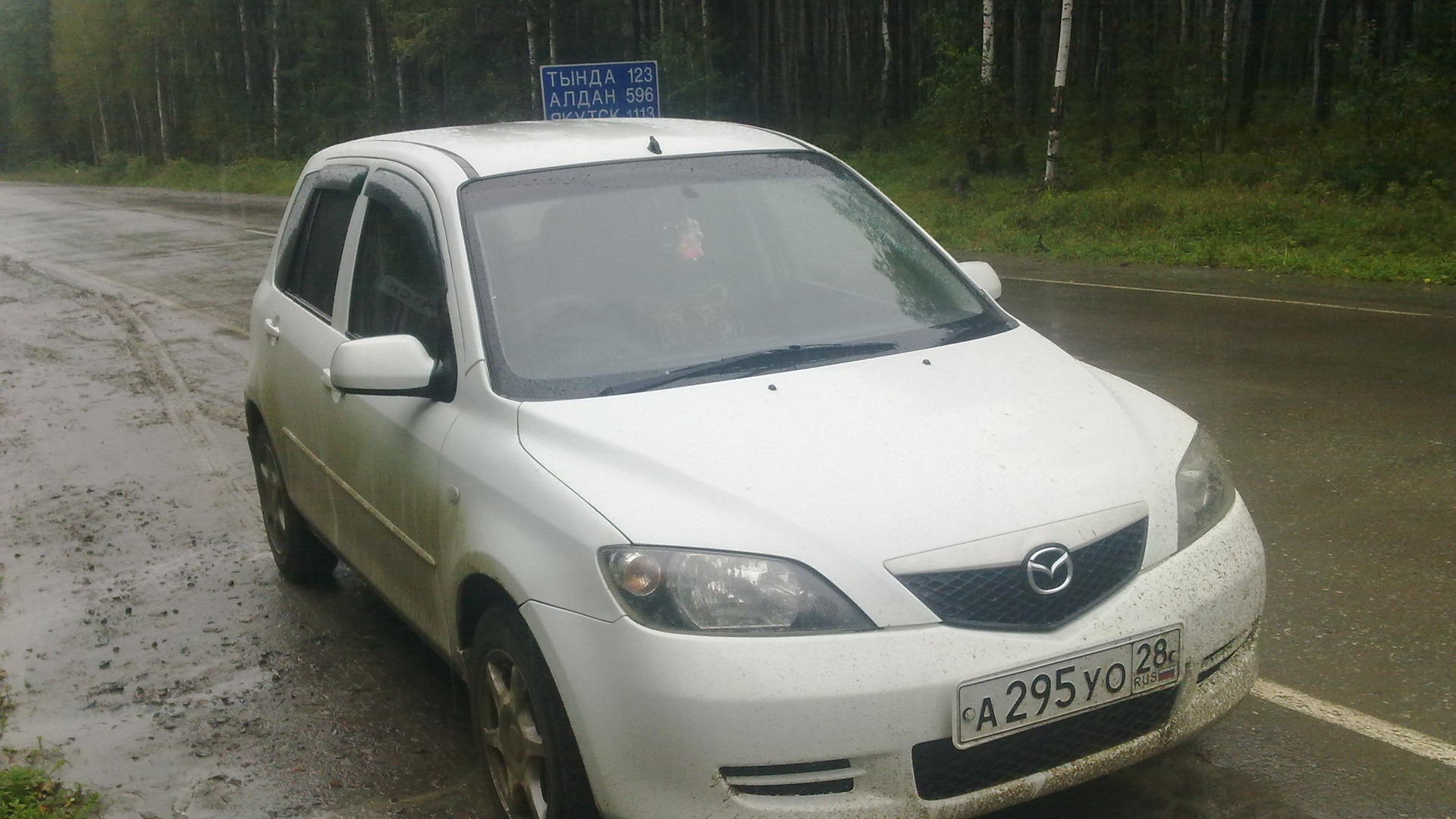 Mazda Demio (2G) 1.5 бензиновый 2003 | 1,5, белая-Cozy на DRIVE2