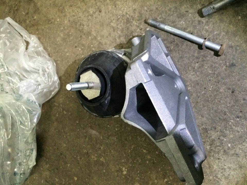 Вибрация в салоне, обломанный щуп, и т.д — Audi A6 (C4), 2,6 л, 1994 ...