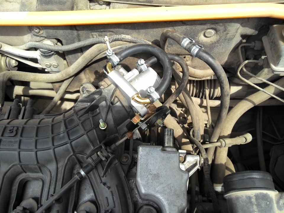 чистка дросселя и замена сеточки бензонасоса — Lada Приора хэтчбек, 1,6 ...