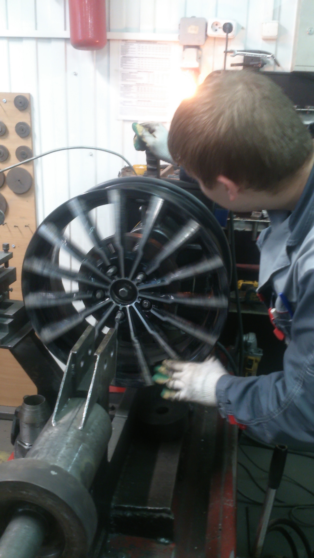 Проточка тормозных дисков, правка колесных дисков, переобувка (к зиме ...