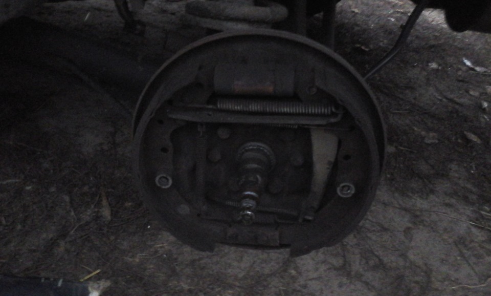 Замена заднего ступичного подшипника — Audi 100 (C3), 1,8 л, 1984 года ...