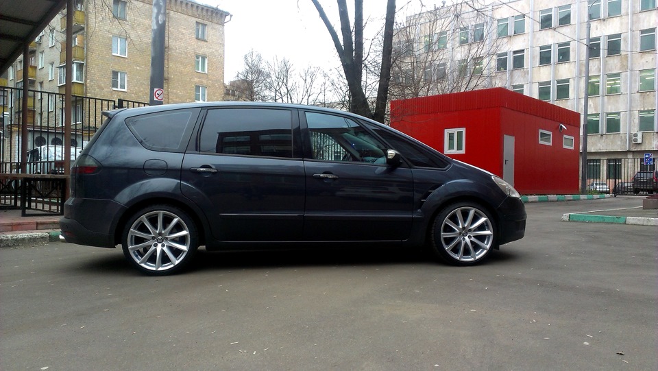 Диски max. Ford s Max диски r19. R19 на Ford c-Max. Форд s-Max r19. Форд s Max на дисках r19.