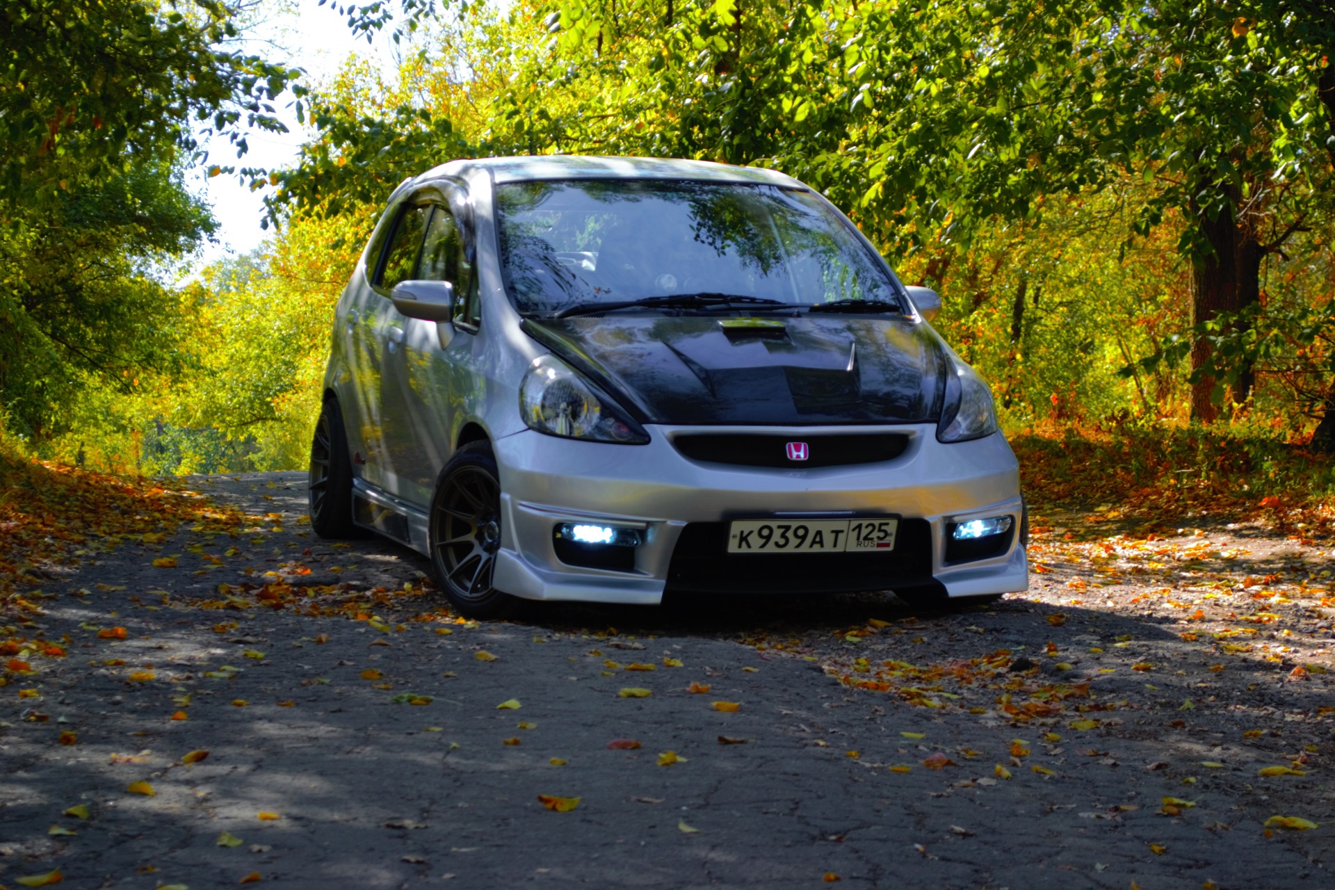 Капот honda fit. Honda Fit gd1. Axis Honda Fit. Honda Fit gd1 Tuning. Обвес Аксис Хонда фит gd3.