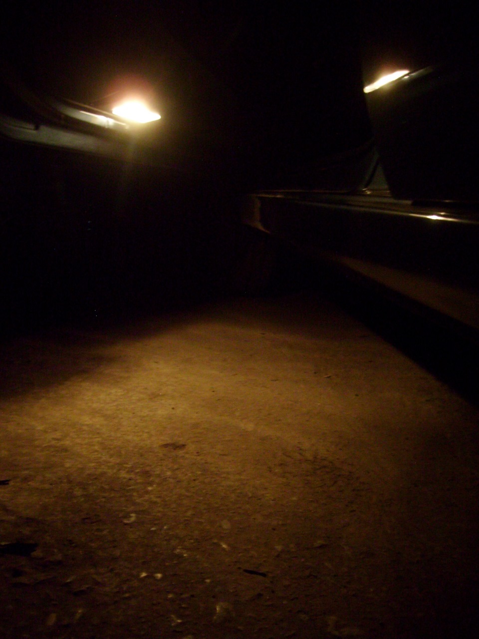 19. Свет в багажнике и свет на двери — Lada Гранта, 1,6 л, 2014 года ...