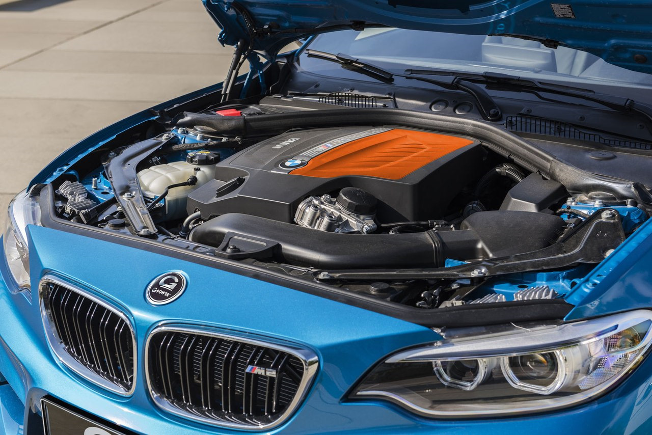 BMW m8 под капотом