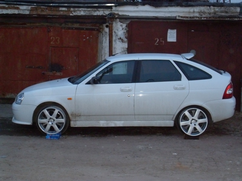 лада приора диски r18. Rw wheels r14 приора. чёрная приора седан воссен. лада приора хэтчбек заниженная. 4 100 на приору.