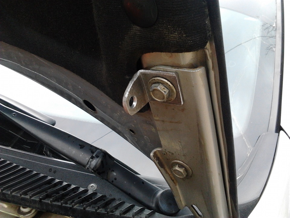 Газовые упоры капота на Калину — Lada Калина седан, 1,6 л, 2007 года ...