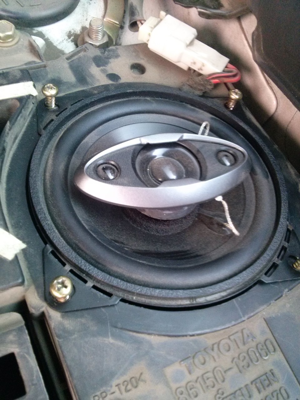 Сгорел заводской динамик — Toyota Sprinter Carib (111), 1,6 л, 1998 ...
