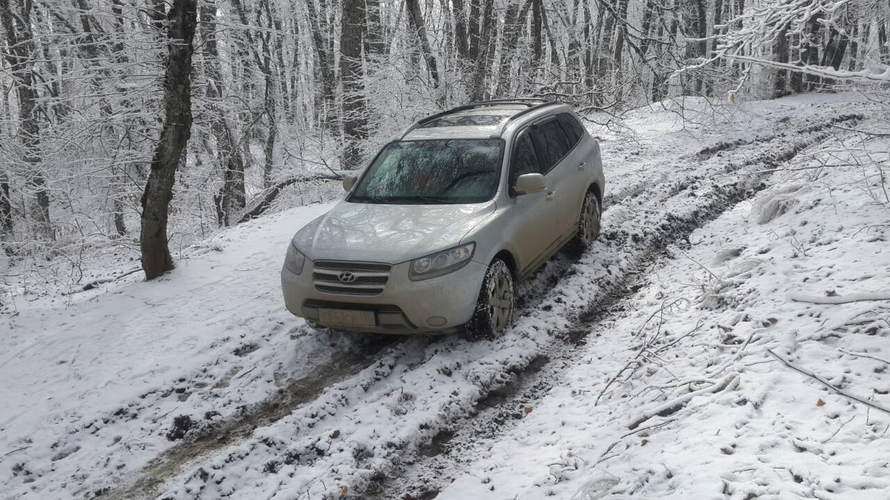 Санта фе зимой. Hyundai Santa Fe 2002 off Road. Санта Фе 2 белый покатушки. Санта Фе 2 грязь. Santa Fe 2 Offroad.