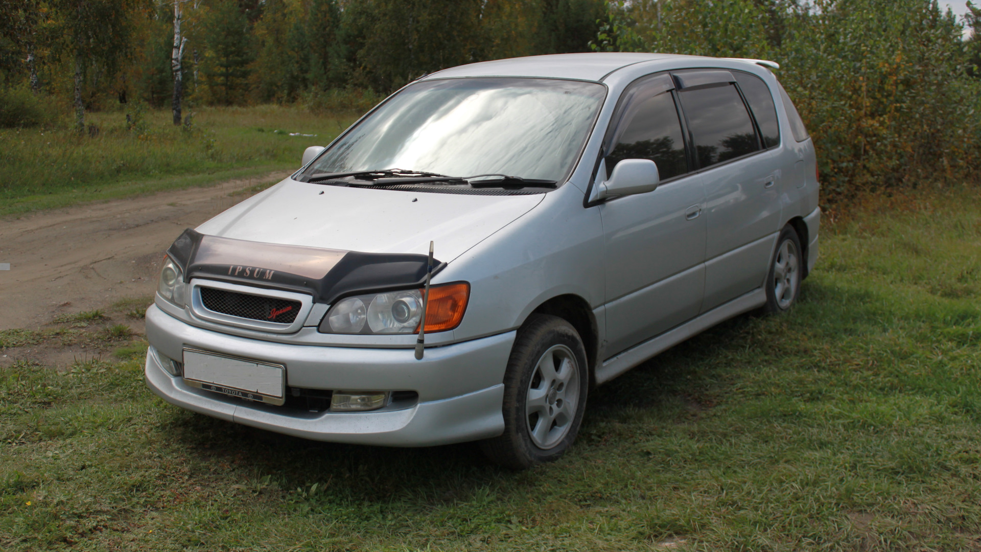 Toyota ipsum 2000.