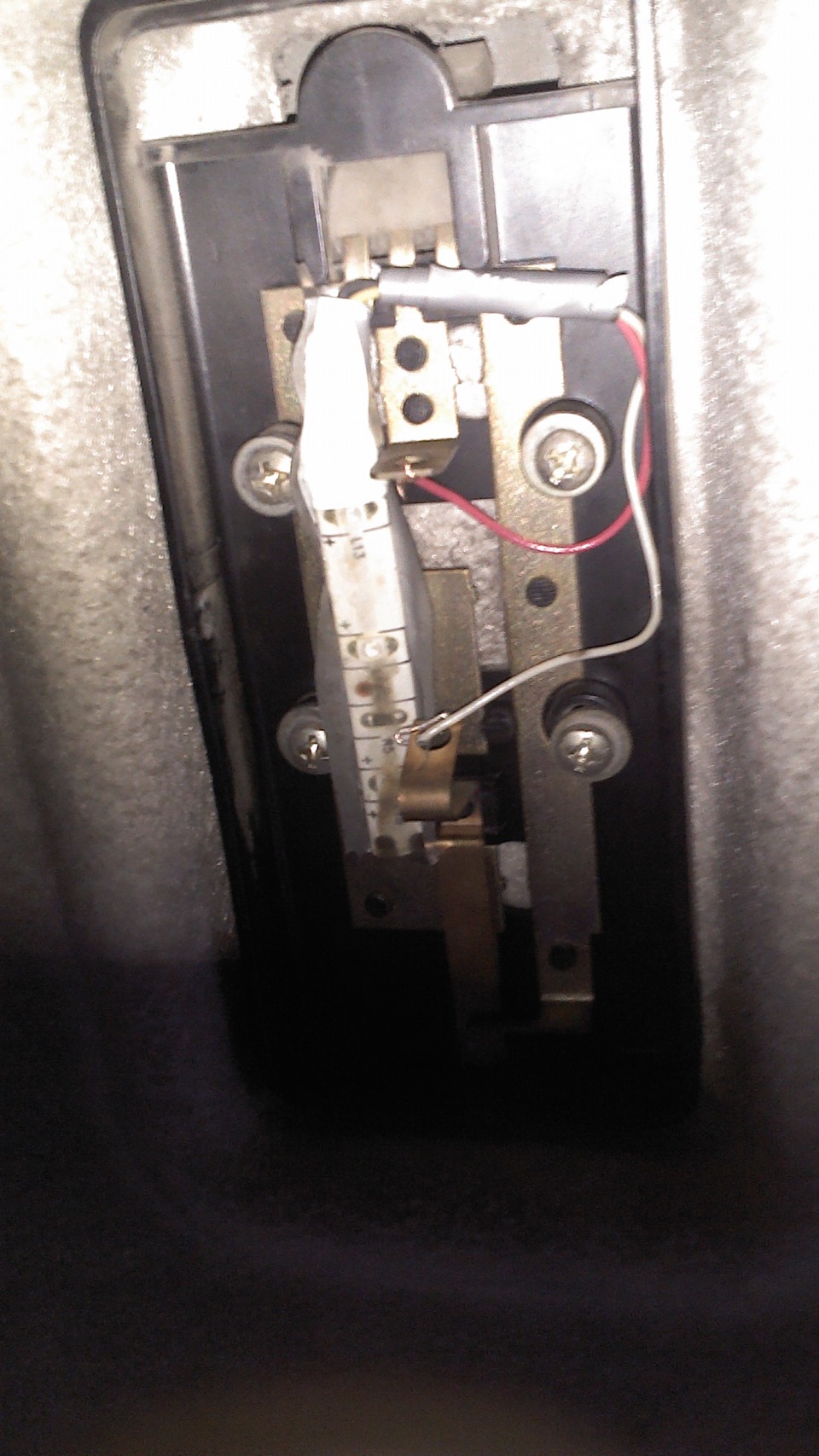 Замена лампочек освещения салона, и замена подсветки рычагов печки ...