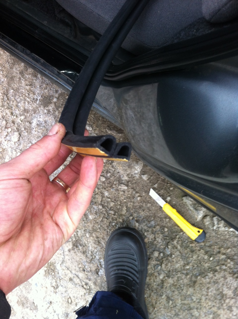 Ts16949 резиновый уплотнитель. Уплотнитель для дверей автомобиля ваз 2110. Дверной уплотнитель ваз 2107. Уплотнитель двери рено каптур. Доп уплотнители дверей ваз 2114.