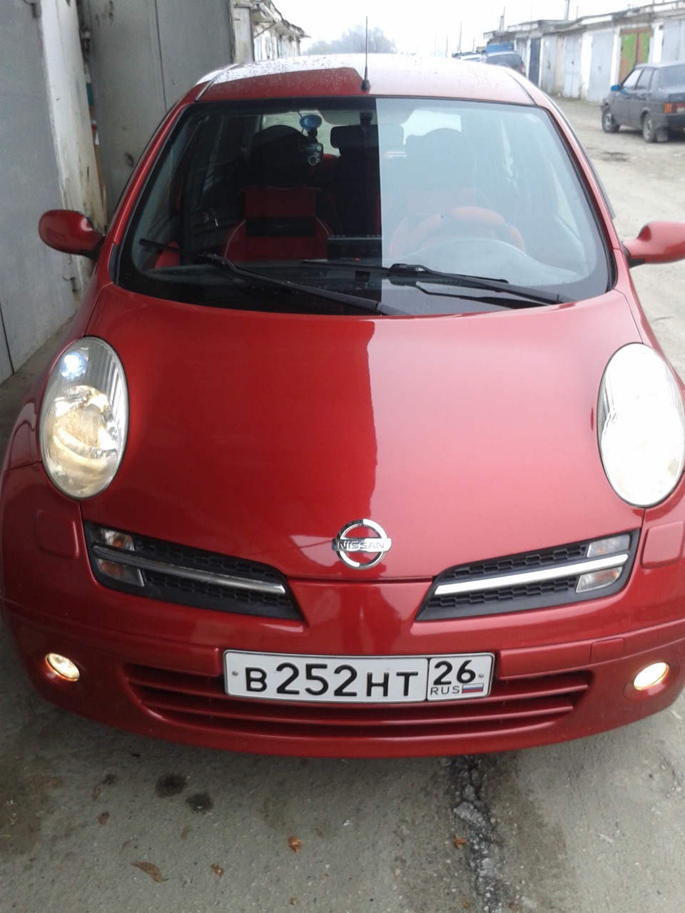 Перегорела лампочка правого переднего габарита — Nissan Micra (K12), 1 ...