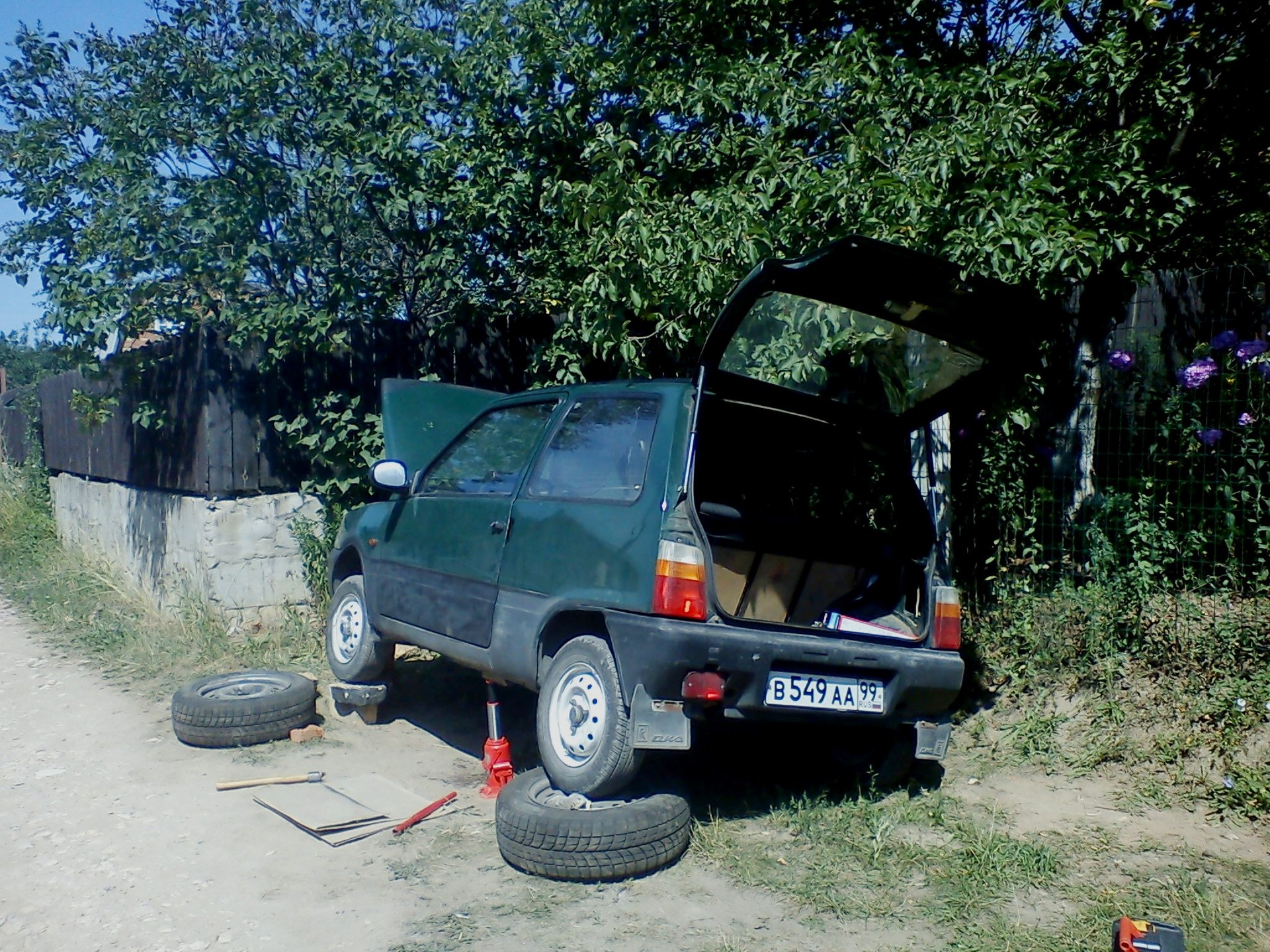 Дыра в днище :((( — Lada 11113 Ока, 0,7 л, 1998 года | кузовной ремонт |  DRIVE2