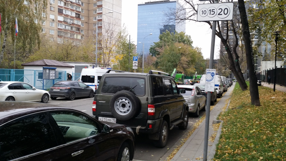 Разрешение на бесплатную парковку для многодетных получено. Стоим спокойно, сушим вёсла. — УАЗ Patriot