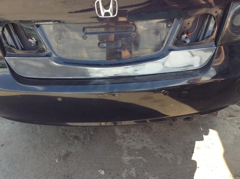 2 — Honda Civic 4D (8G)