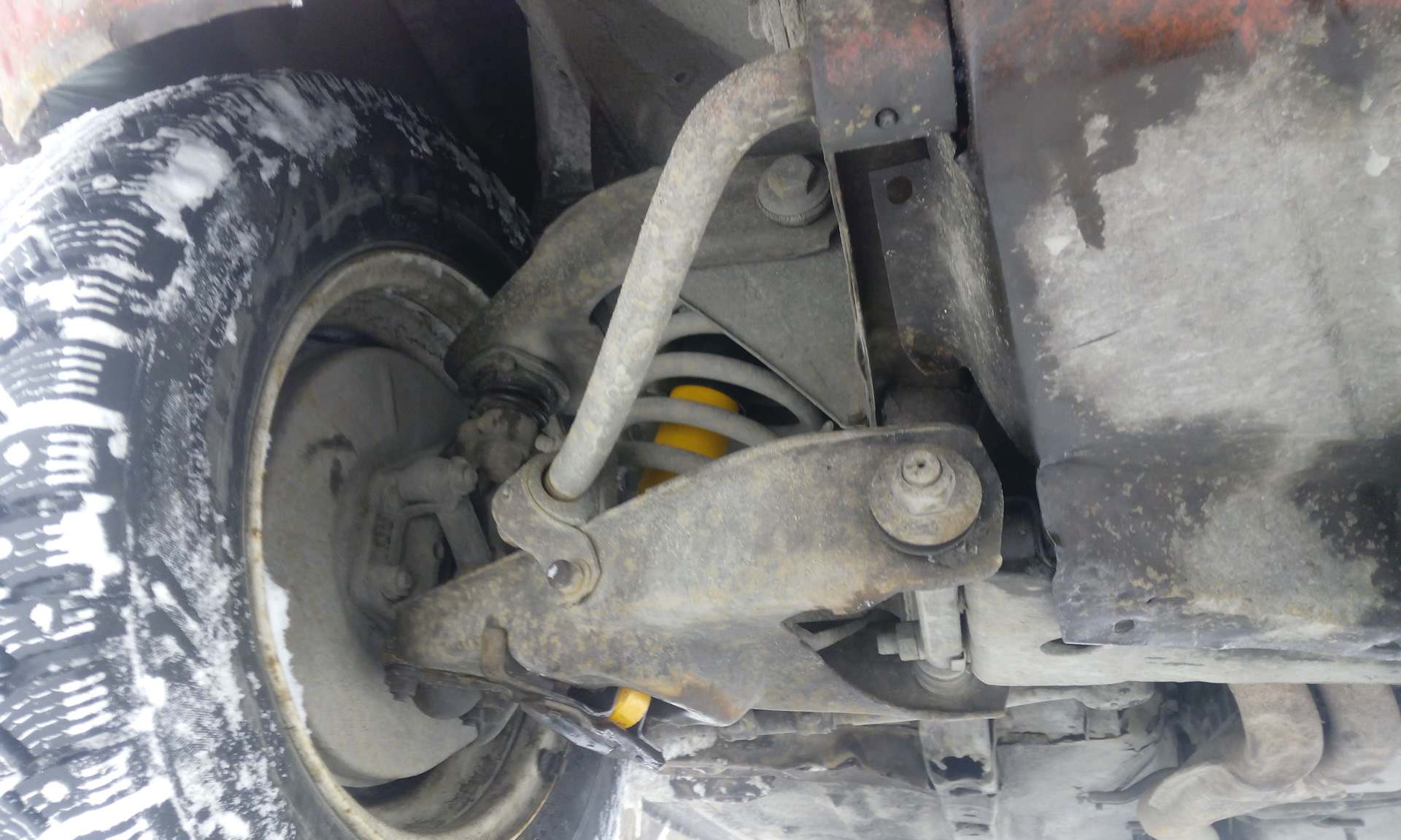 Меняем амортизаторы-труженики из СССР на новые — Lada 2102, 1,2 л, 1983 ...