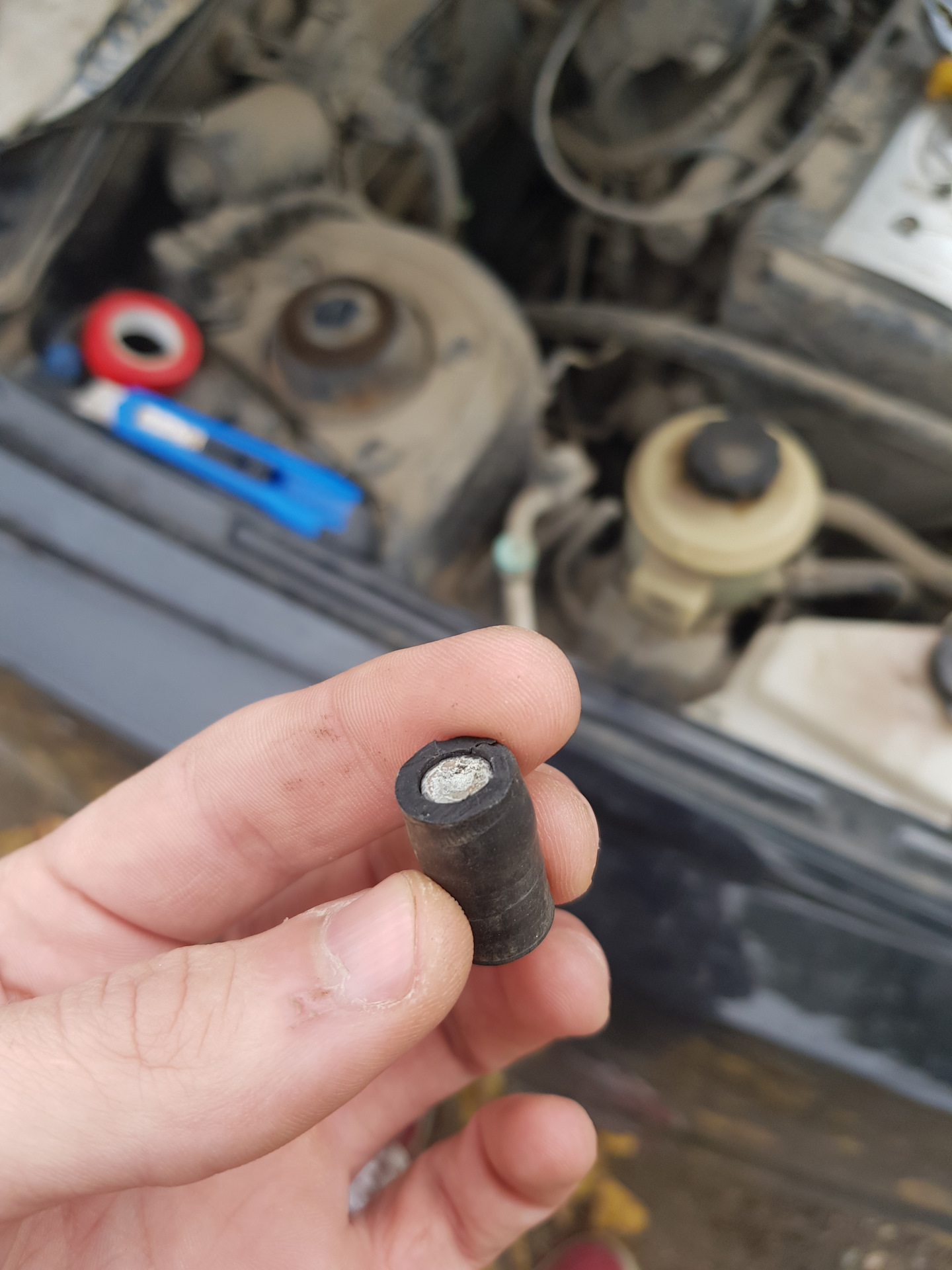 Сопротивление клапана vvti 2az fe. Датчик положения клапана рециркуляции выхлопных газов. Как проверить исправность клапанов. 1grfe вакуумный клапан проверка. Мультиметр в ваз 2107.