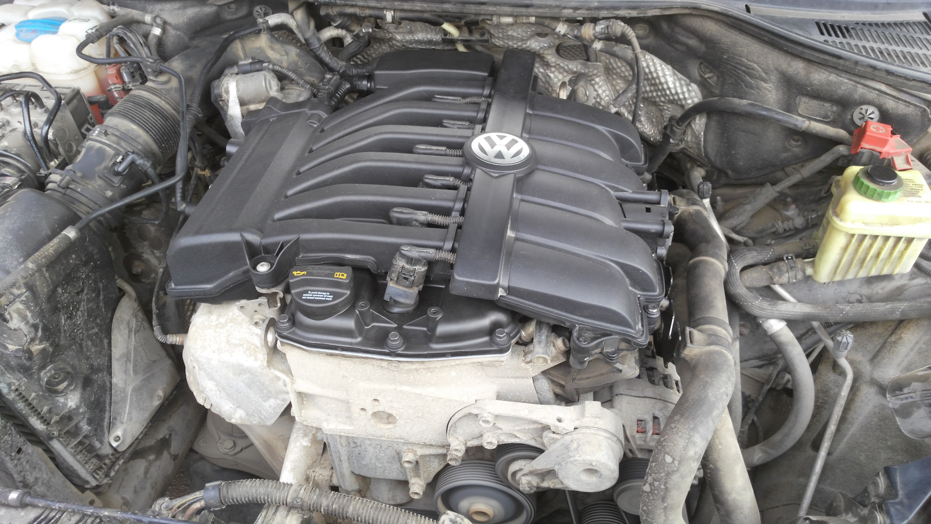 6 клапанная крышка. прокладка клапанной крышки туарег 3. 6 прокладка клапанной крышки. 2 бензин. клапанная крышка туарег 3.