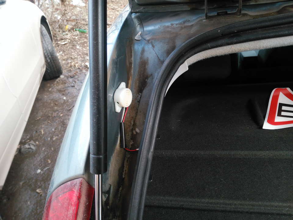 Звуковой сигнал заднего хода — Lada Приора универсал, 1,6 л, 2012 года ...