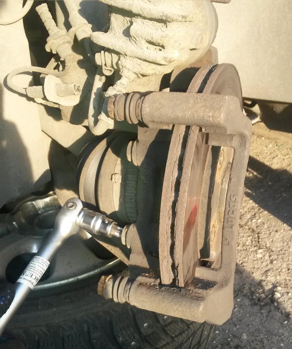 Легкий способ поменять передние тормозные диски на Пежо. — Peugeot 406 ...