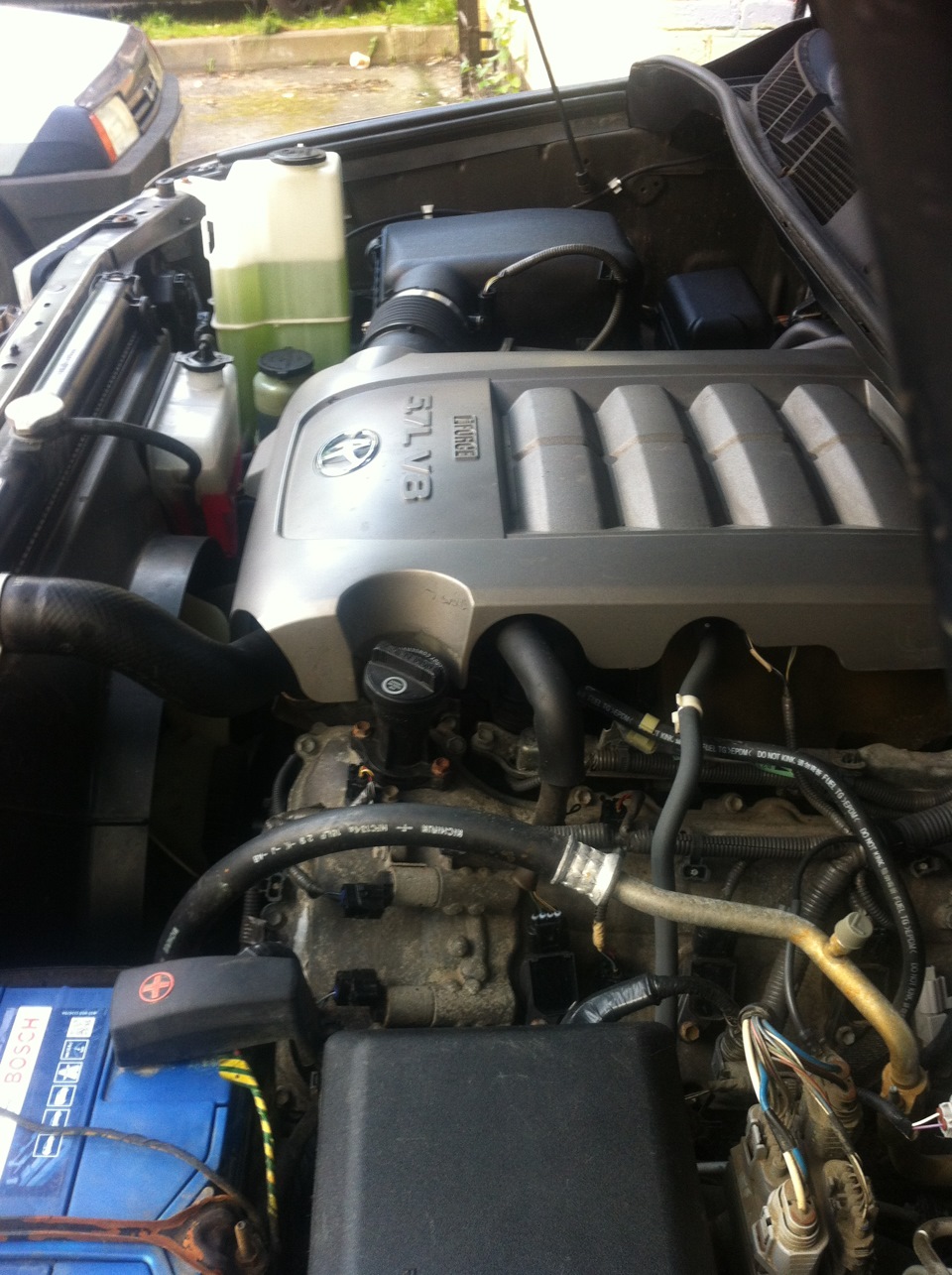 Мойка двигателя паром — Toyota Tundra (II), 5,7 л, 2008 года | мойка ...