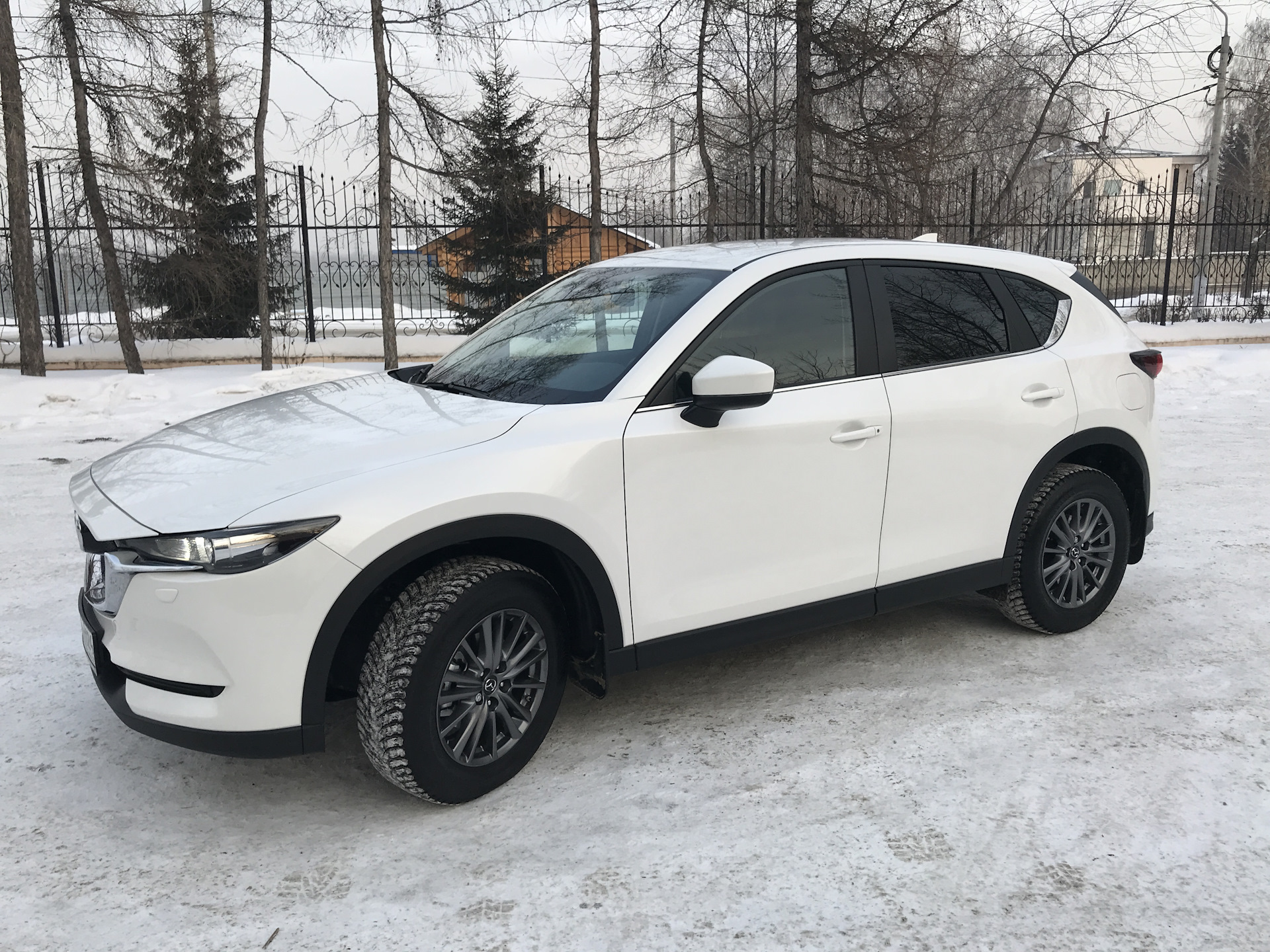 Сх5 уфа. Winter Mazda CX-5. Мазда сх5 белая зимой. Mazda CX 5 белая. Мазда СХ-5 белая зима.