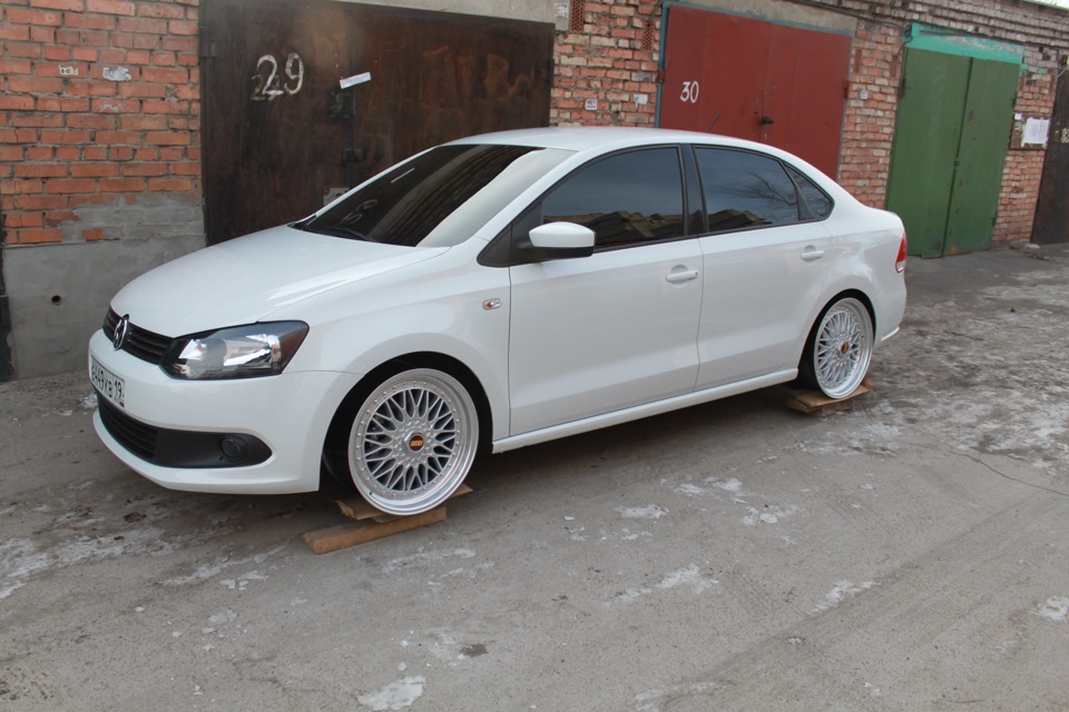 vw polo на 16 дисках