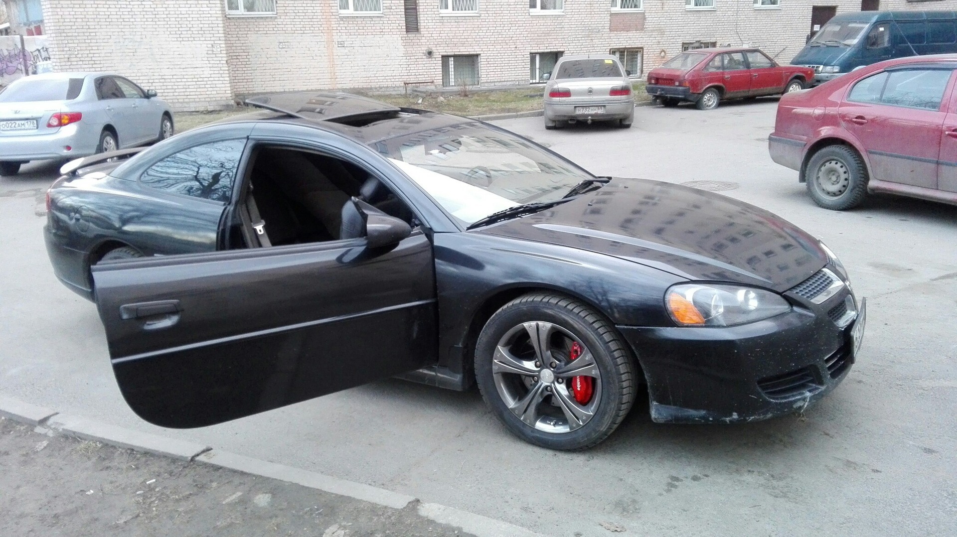 Додж стратус. Dodge Stratus 2 купе. Люк dodge Stratus Coupe 2003. Додж Стратус 2 дверь.