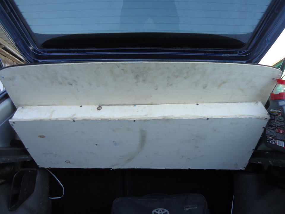 Задняя полка — сабвуфер — Volkswagen Golf Mk3, 1,8 л., 1995 года ...
