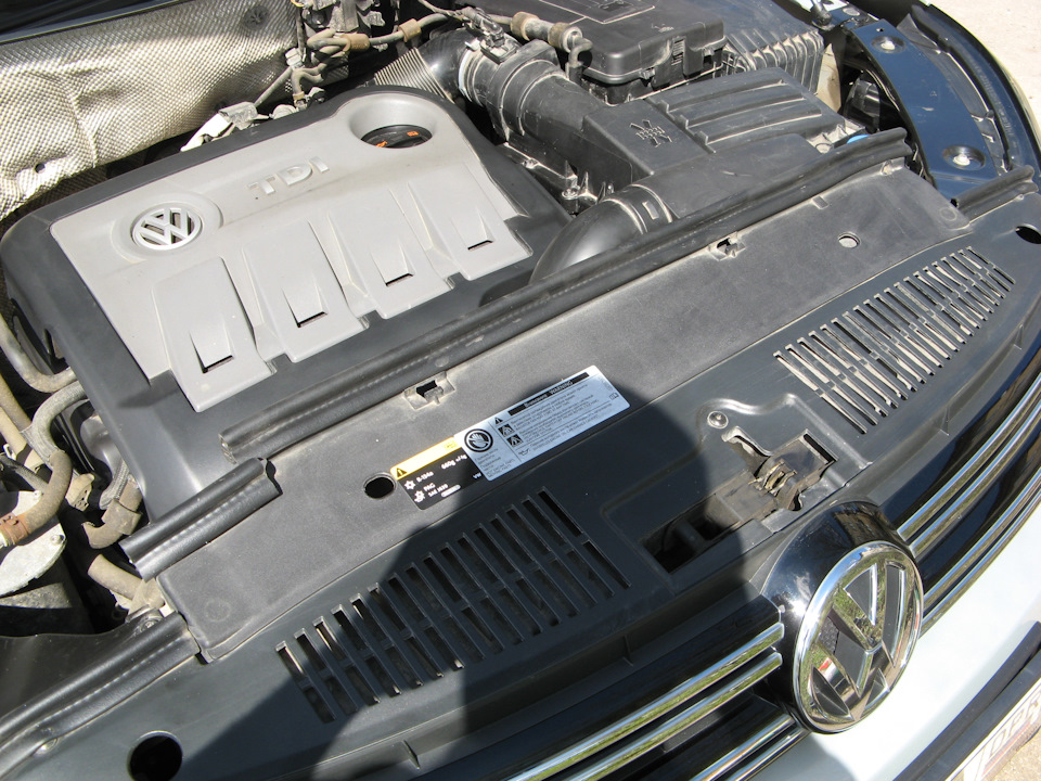 Центральный уплотнитель крышки капота (1Z0823723A) — Volkswagen Tiguan ...