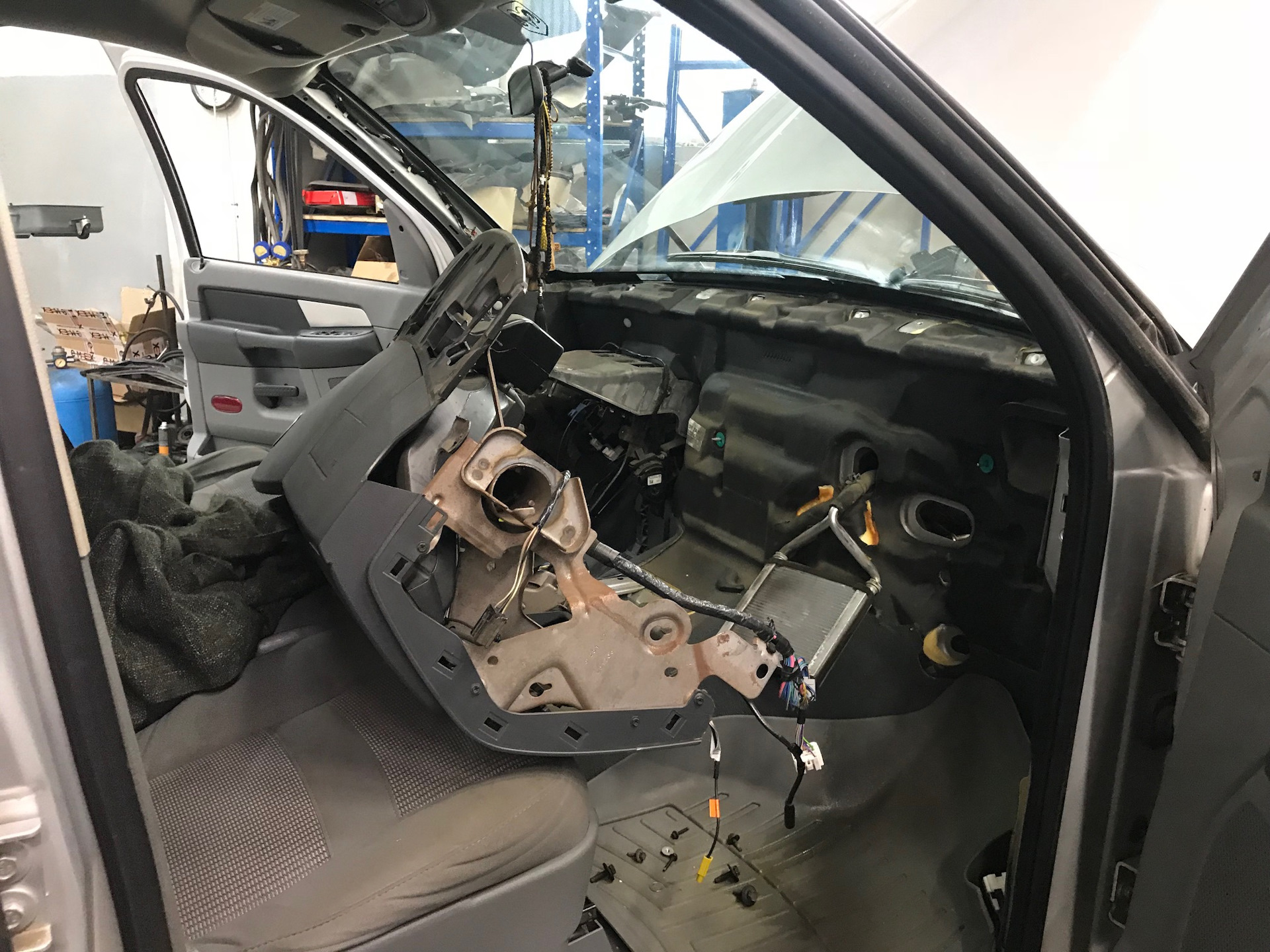 Заслонка печки дэу нексия n100. Газель бизнес заслонка печки на лобовое стекло. Додж рам 1500 2015 плохо дует печка. Заслонка рециркуляции воздуха дэу нексия 2008. Привод заслонки горячего воздуха мазда 3.