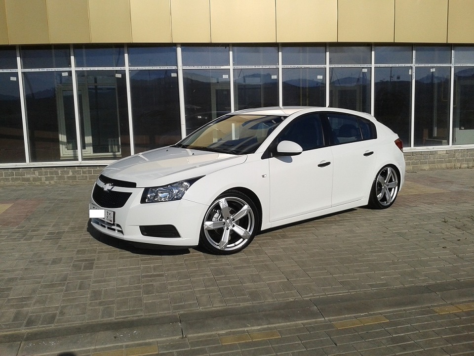 Диски на круз. Chevrolet Cruze r19. Шевроле Круз r19. Chevrolet Cruze диски r19. Шевроле Круз r20.