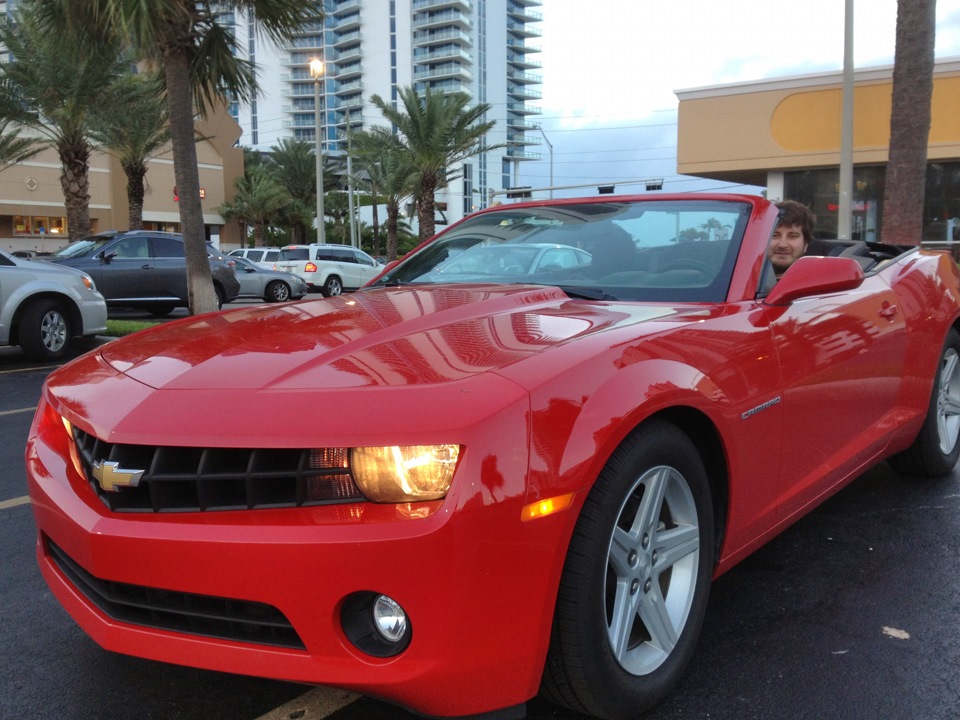 Chevrolet Camaro красная