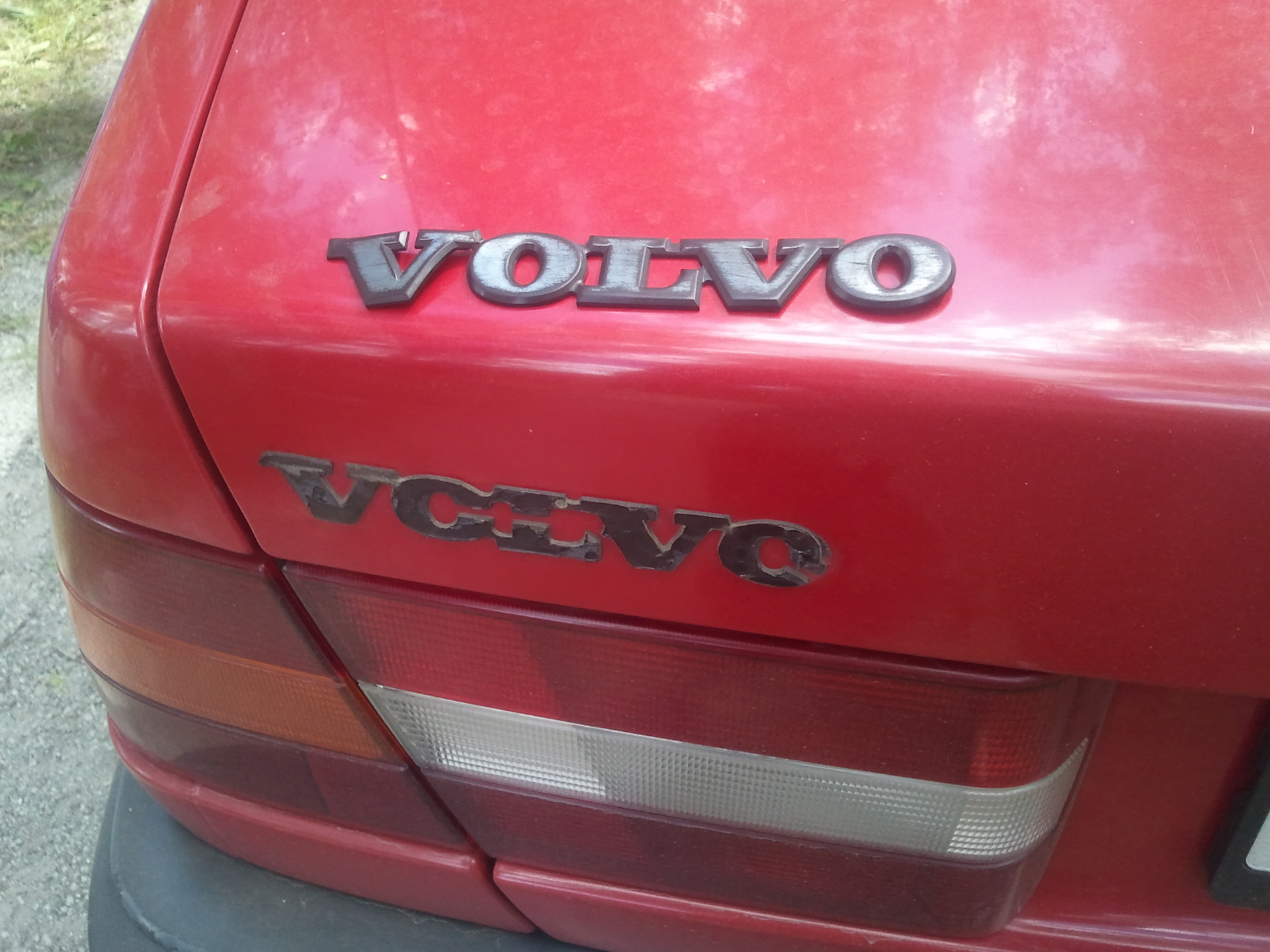 Шильдик Volvo 940. Наклейки на крышку багажника Вольво с60 1 Рестайлинг.