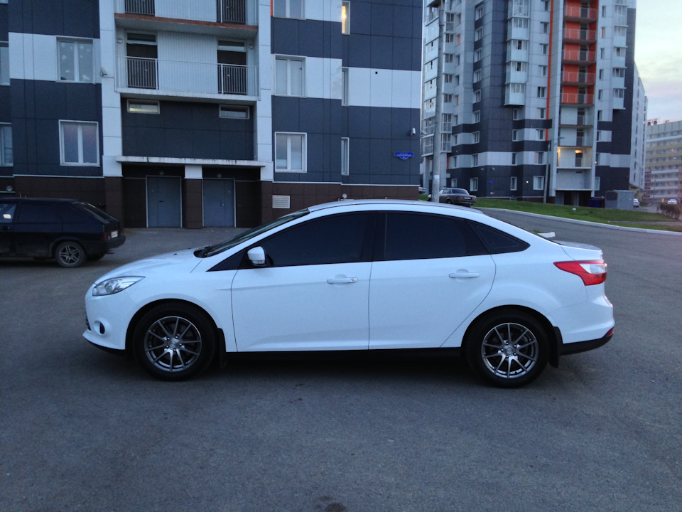 Ford Focus 3 седан белый