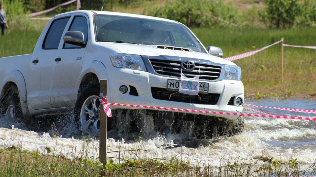 Toyota Hilux (7G) 2.5 дизельный 2012 | Белая зависть на DRIVE2