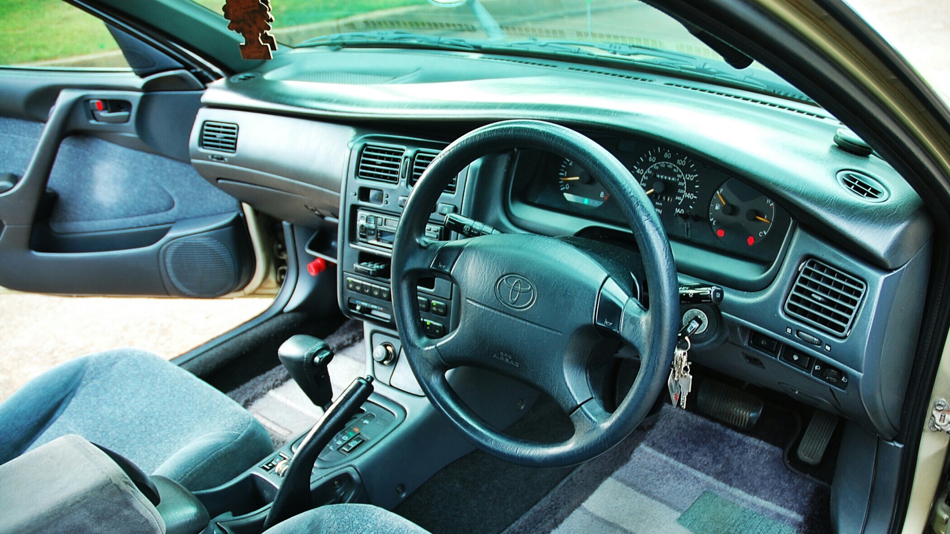 toyota carina e 1997 салон