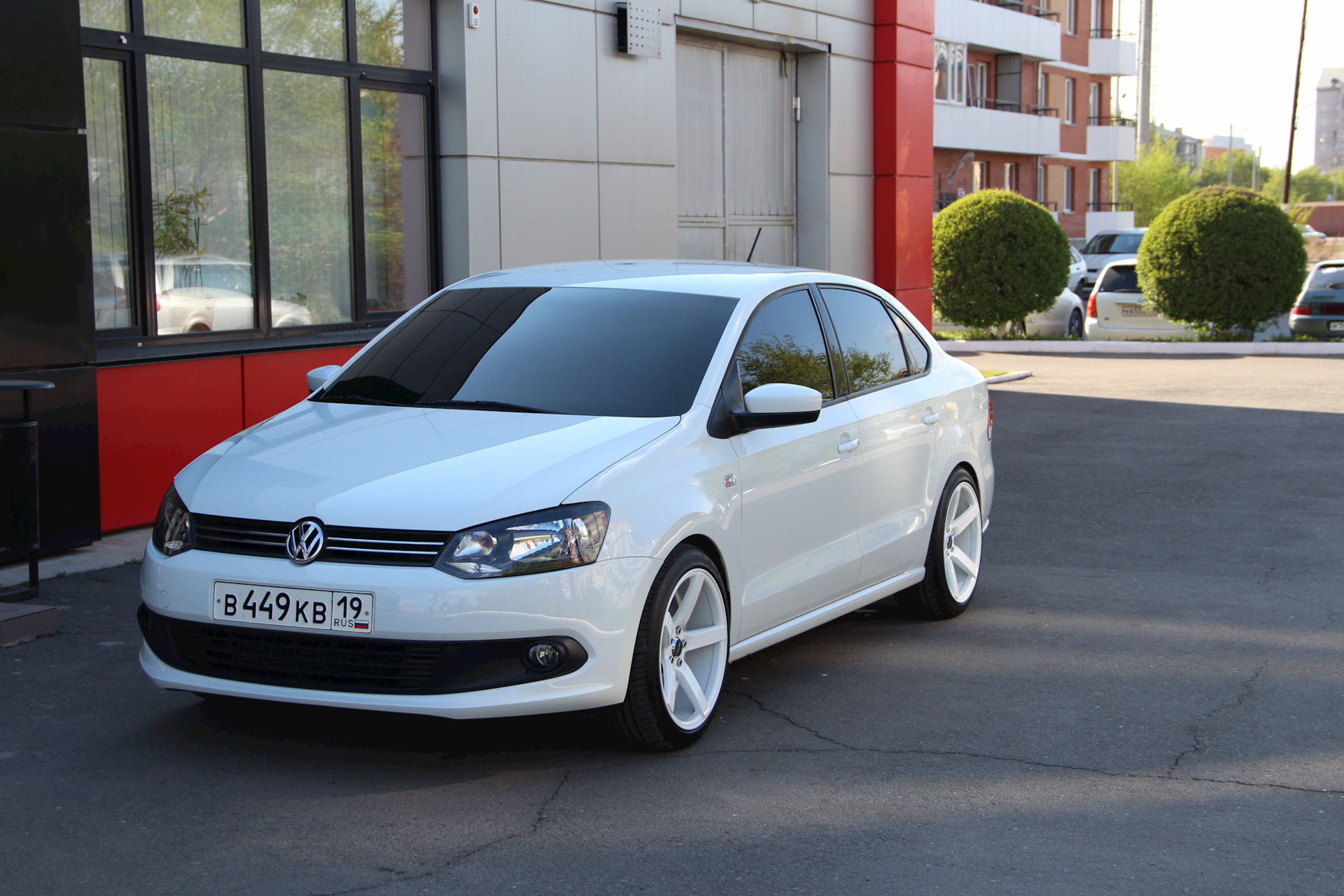 Volkswagen Polo r sedan