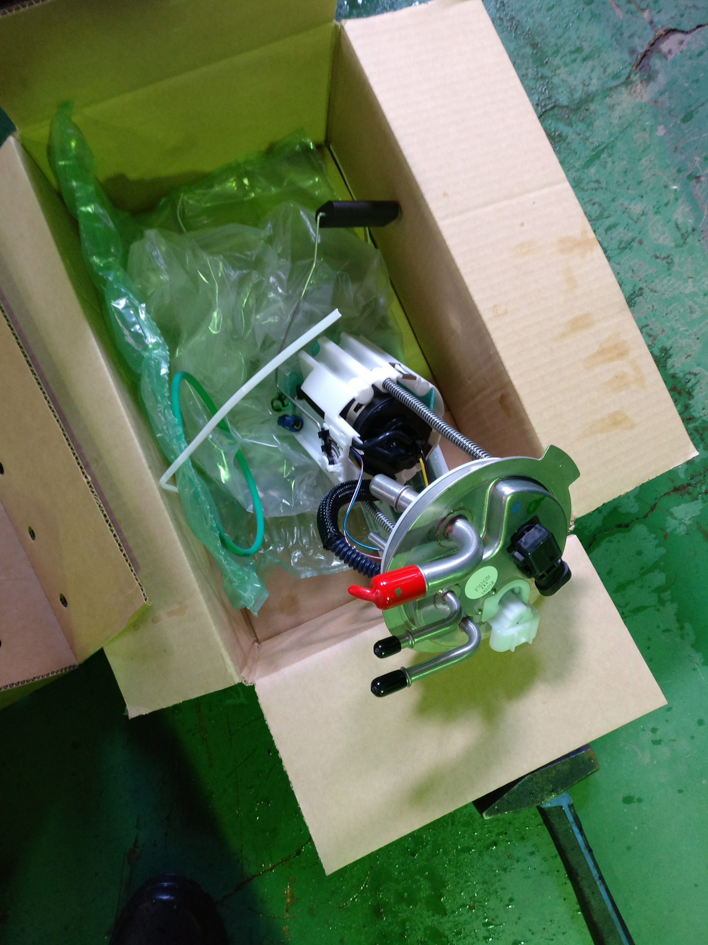 Замена бензонасоса в сборе. — Chevrolet Tahoe (GMT800), 5,3 л, 2004 ...