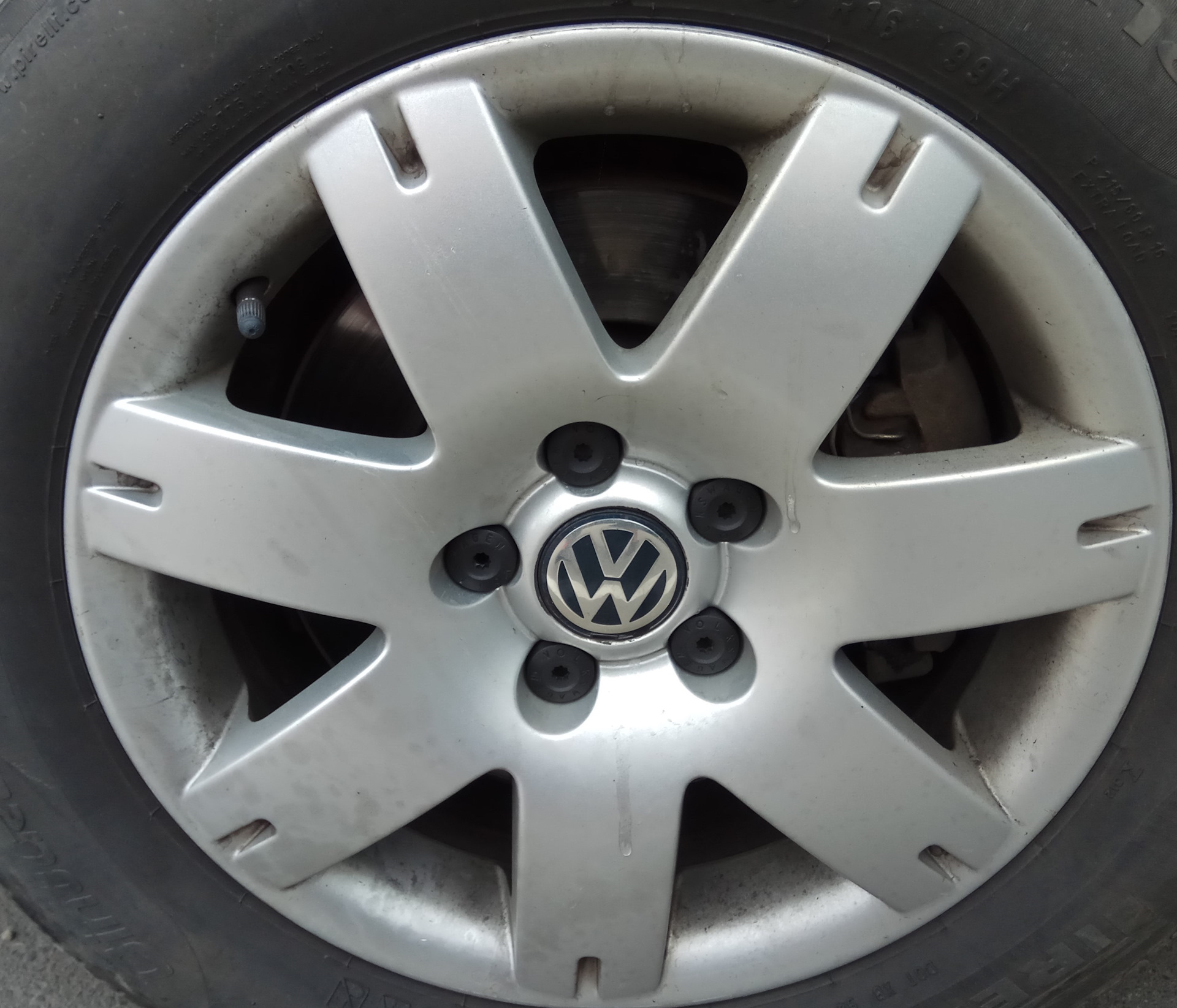 215 65 r16 на диски ниагара нива. Kr339. Диски torino r17 шкода рапид. Литые диски 215. Резина 205 60 r16 тойота авенсис 2.