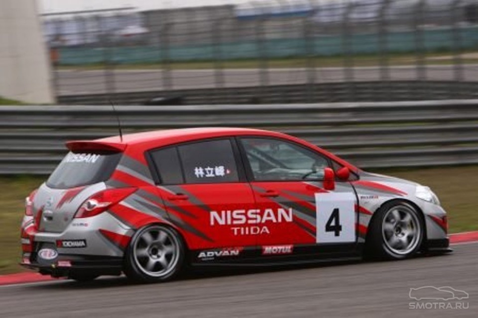 Nissan Tiida Nismo r