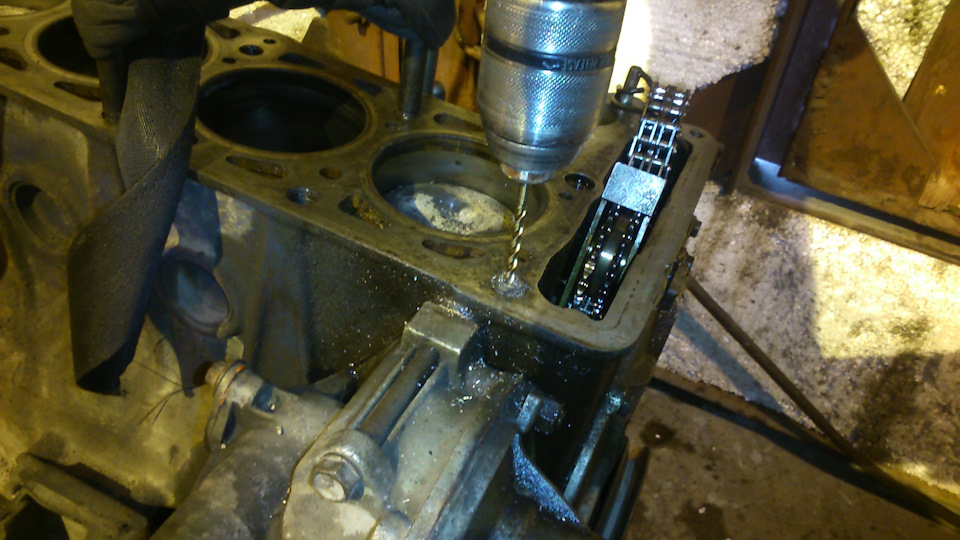 7bc9d6ds 960 Как выкрутить болт гбц обломанный