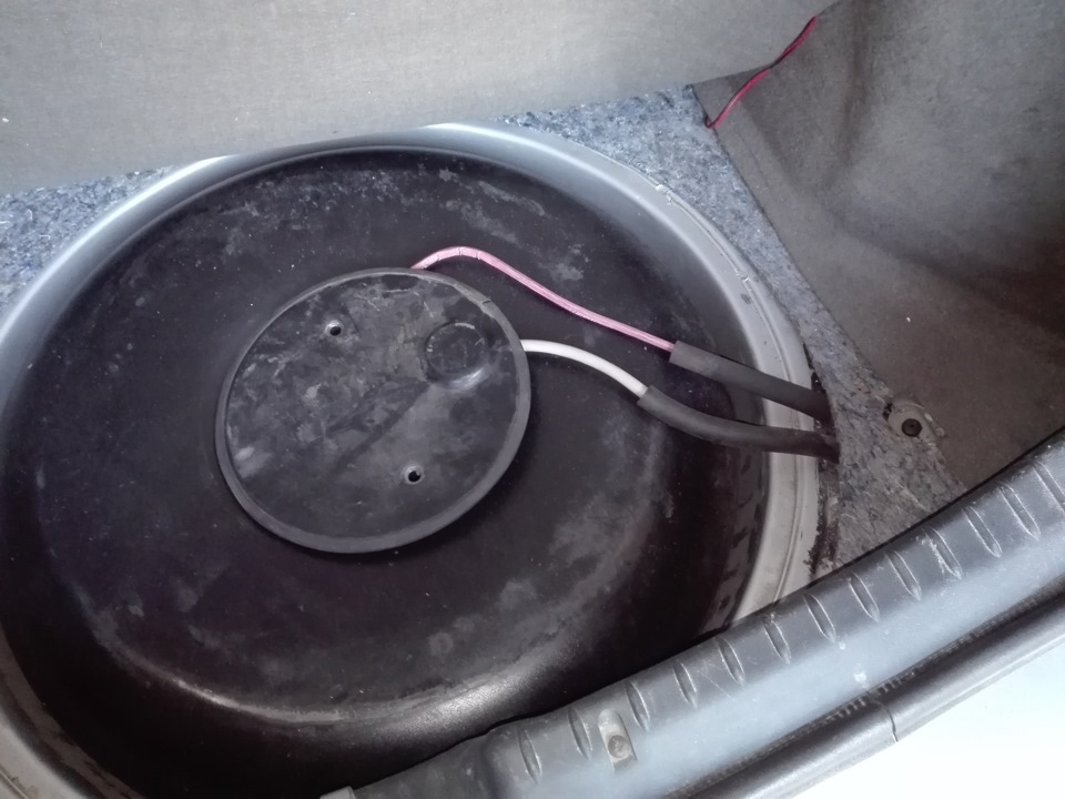 баллон на месте, трубки тоже — Lada Калина Хэтчбек (1G)