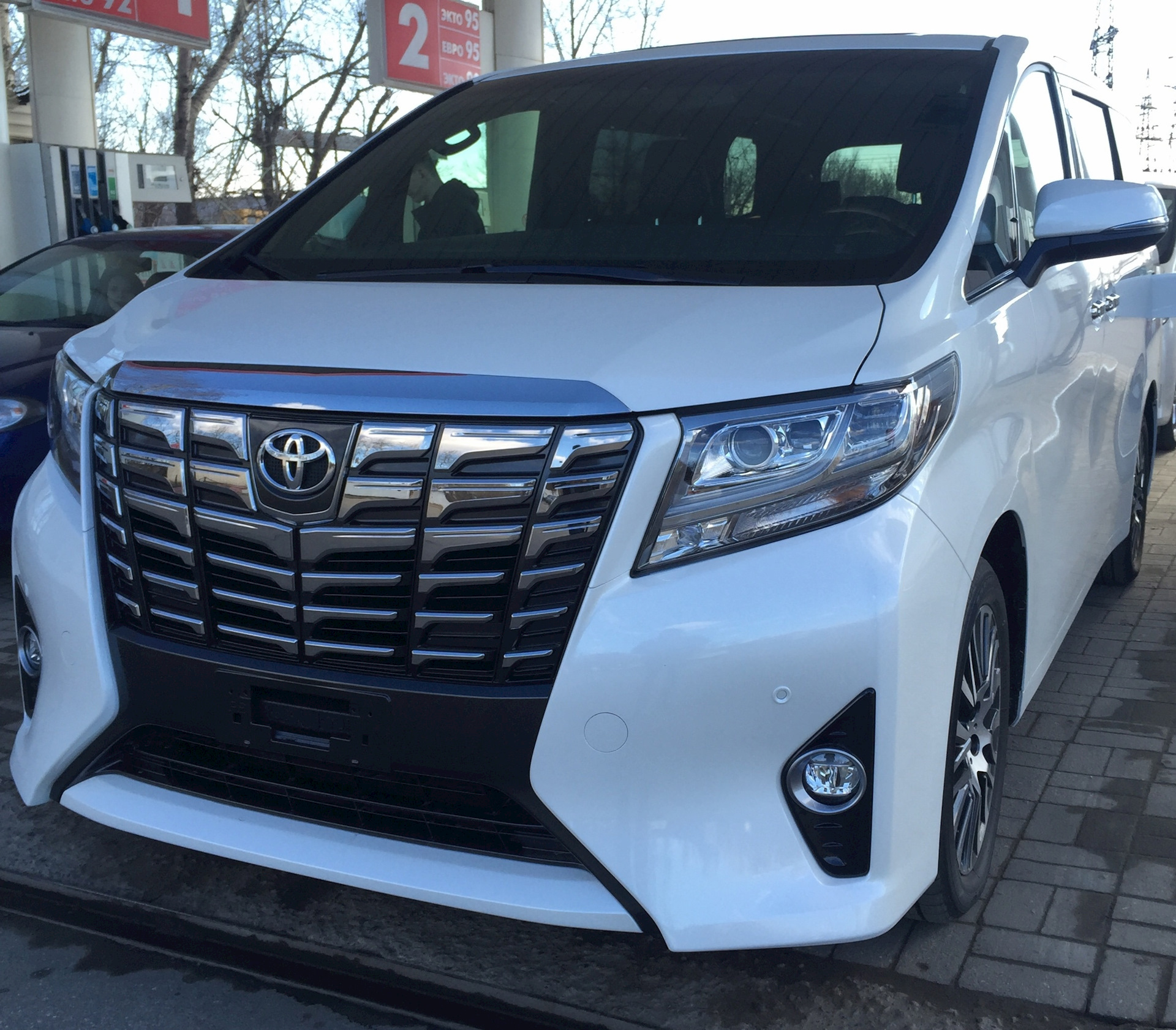 Toyota Alphard 2012