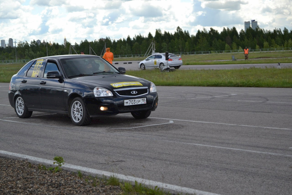 Замена ладе приора. Приора хэтчбек тайм атак. Ижевск Lada  Приора. Приора седан м хетчбэк. Черная Приора такси.