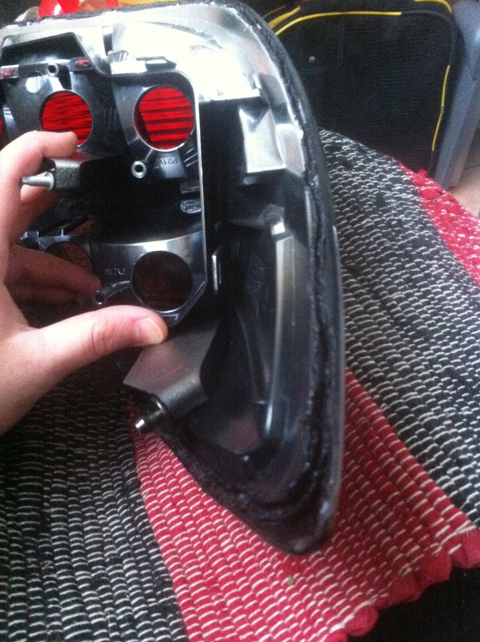 возвращаемся к началу шва и обходим угол (который на крыле машины находится) — Opel Astra H GTC